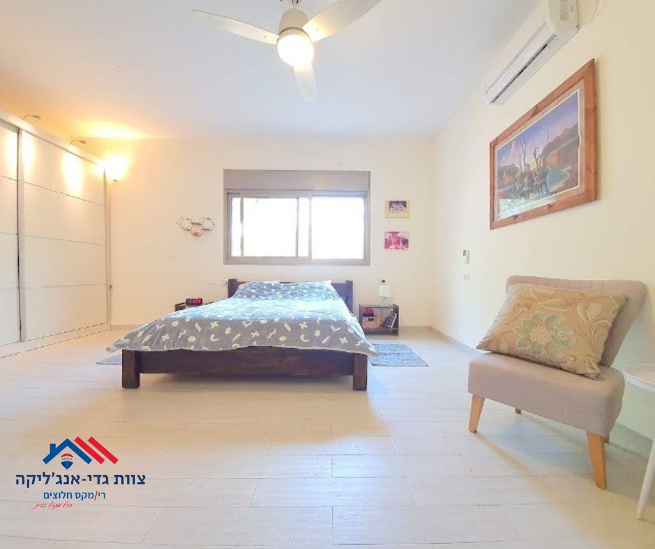 For sale in Maalot 10-room private house/Villa