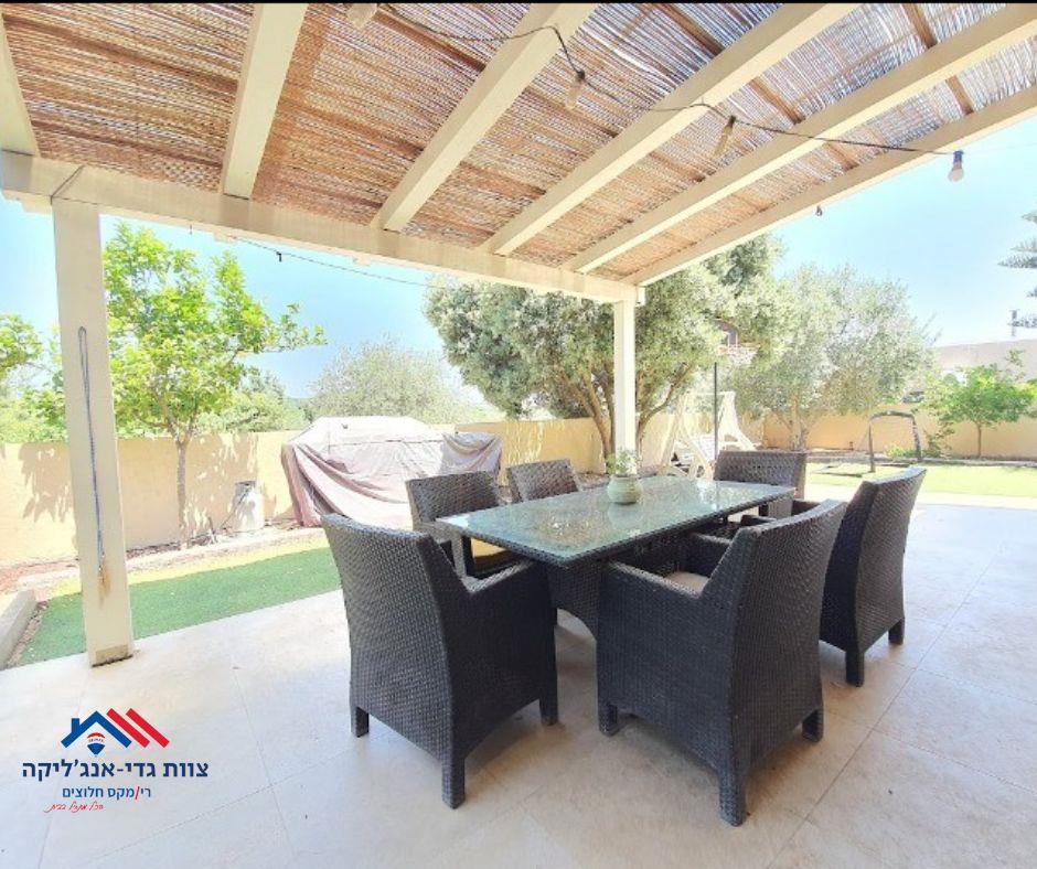 For sale in Maalot 10-room private house/Villa