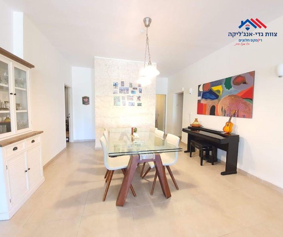 For sale in Maalot 10-room private house/Villa