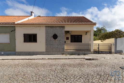 Home / Villa with 3 Rooms in Setúbal with 146,00 m²