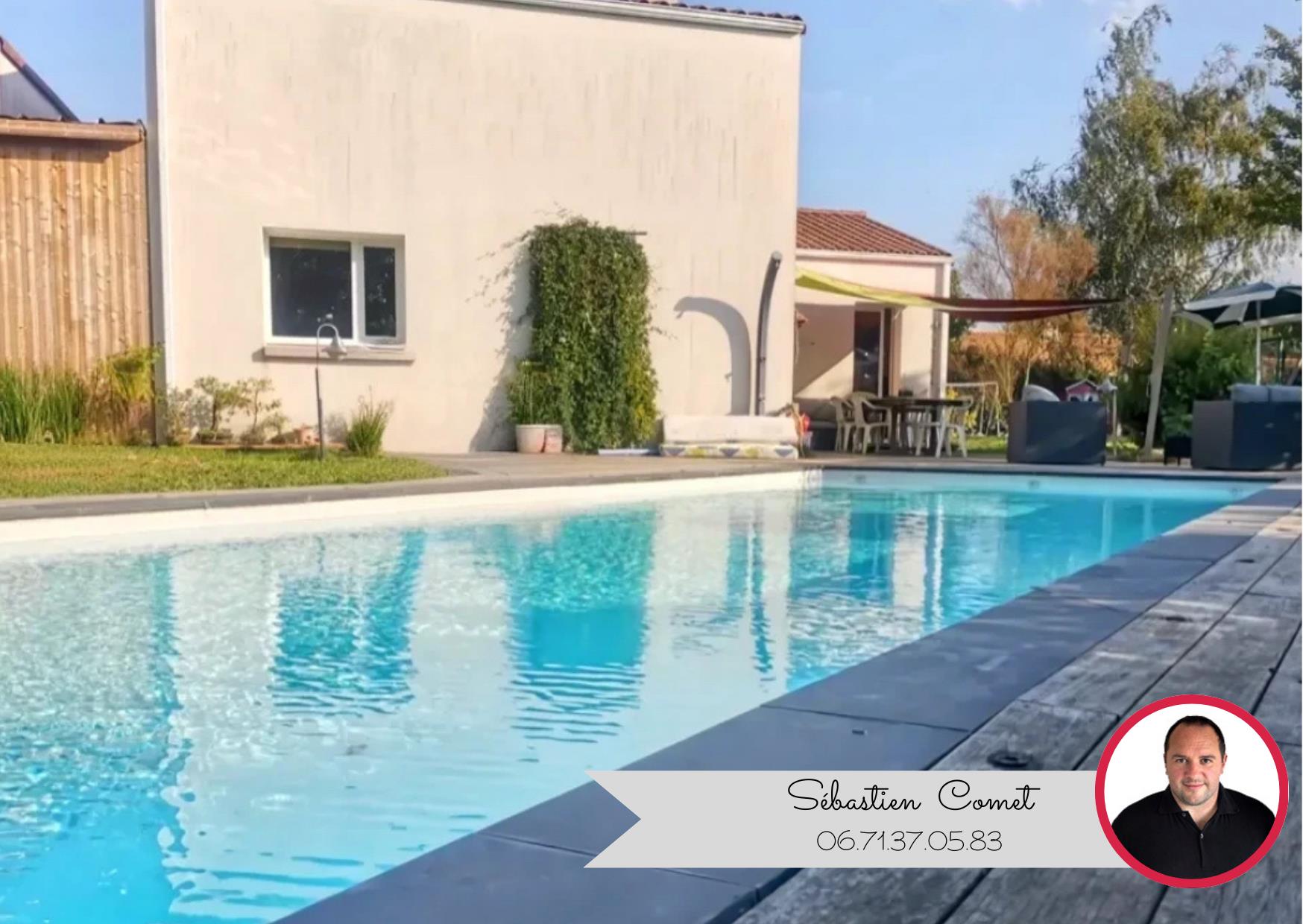 For sale Family home with swimming pool Exclusively in Montbert