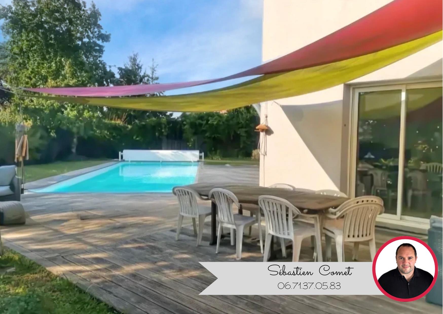 For sale Family home with swimming pool Exclusively in Montbert
