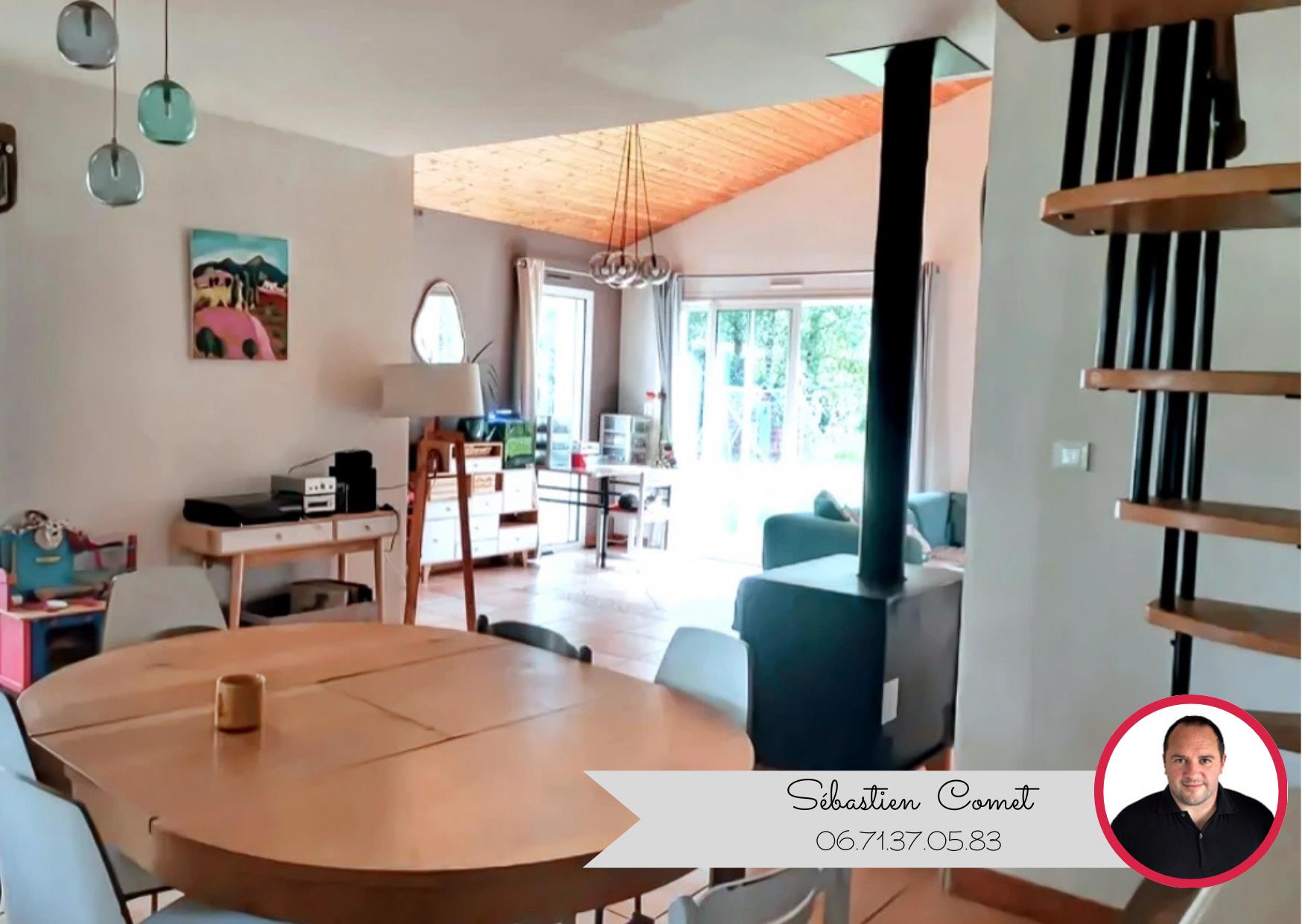 For sale Family home with swimming pool Exclusively in Montbert