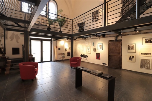 Wohnungen und Ausstellungsraum: 305 m2 mit Terrassen