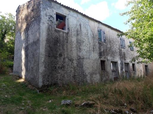 Corfou, Vieille Perithia, ancienne maison en pierre de 200 m².