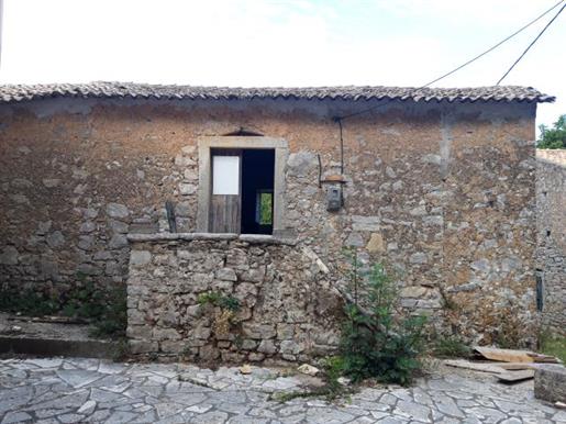 Corfu, Oud Perithia, oud stenen huis van 200 m².