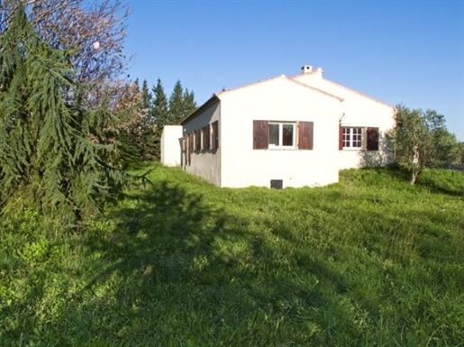 Villa 136m2, 4 bedrooms, large garage, 1500m2 2 of land in Montbazin