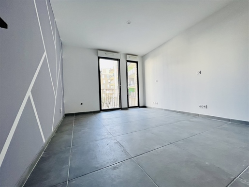Studio for sale of 23m2 with elevator and secure parking space