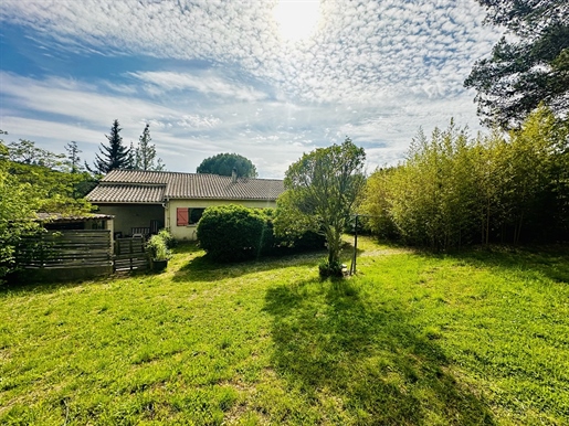 4 kamer woning met grote garage op een perceel van 2427m2