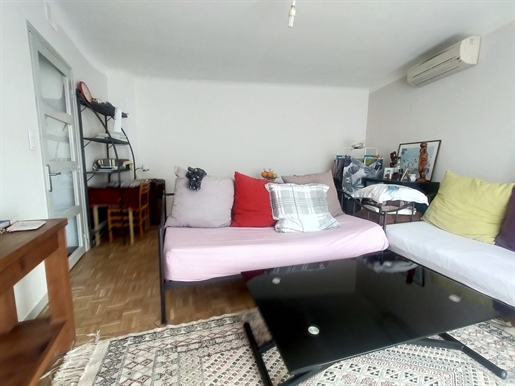 For sale Large one-bedroom apartment, one bedroom, 5 m2 terrace, cellar, 1st floor, 34500 Béziers