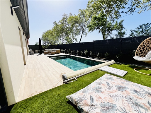 Verkoop moderne gelijkvloerse villa met 4 kamers en zwembad