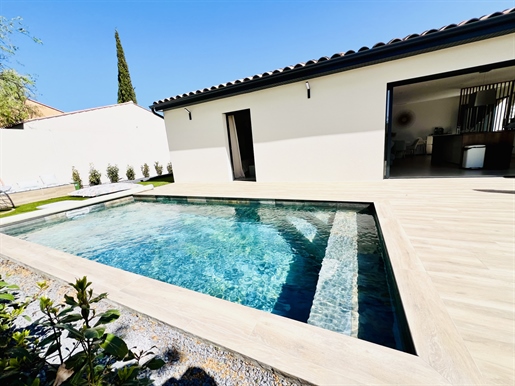 Verkoop moderne gelijkvloerse villa met 4 kamers en zwembad