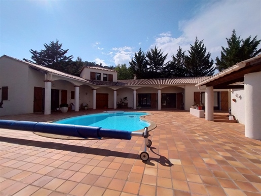 Sells magnificent property, villa T5 of 273m2, outbuilding, sauna, land of 2,800 m2 Clermont l'Hér