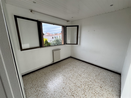 2-room apartment with cellar in a secure private residence.