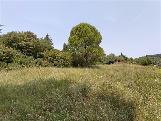 Opportunity to seize. Sell serviced building land 720 m2 Breathtaking view in Clermont l'Hérault