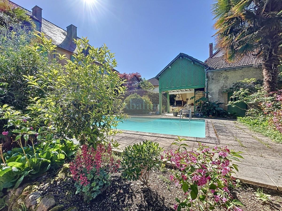 Elegant Historic Dwelling, Pool