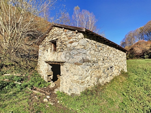 Graneros soleados, con pozo y vista