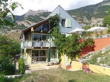 Alpii mare - Vila compus din două case.