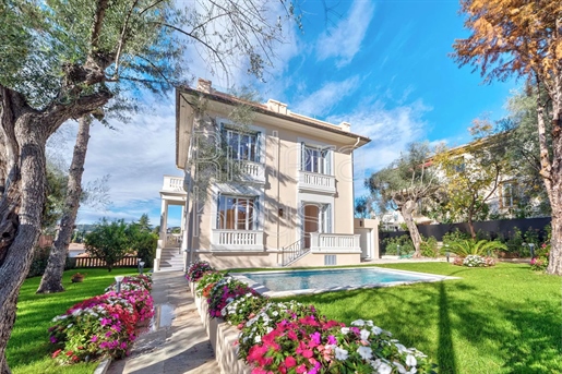 Nizza: Belle Epoque Villa mit Pool
