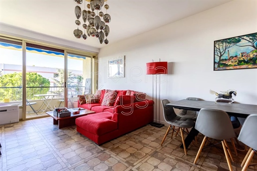 3-Bed apartment in perfect condition with sea view, Mont Boron area, close to the port of Nice