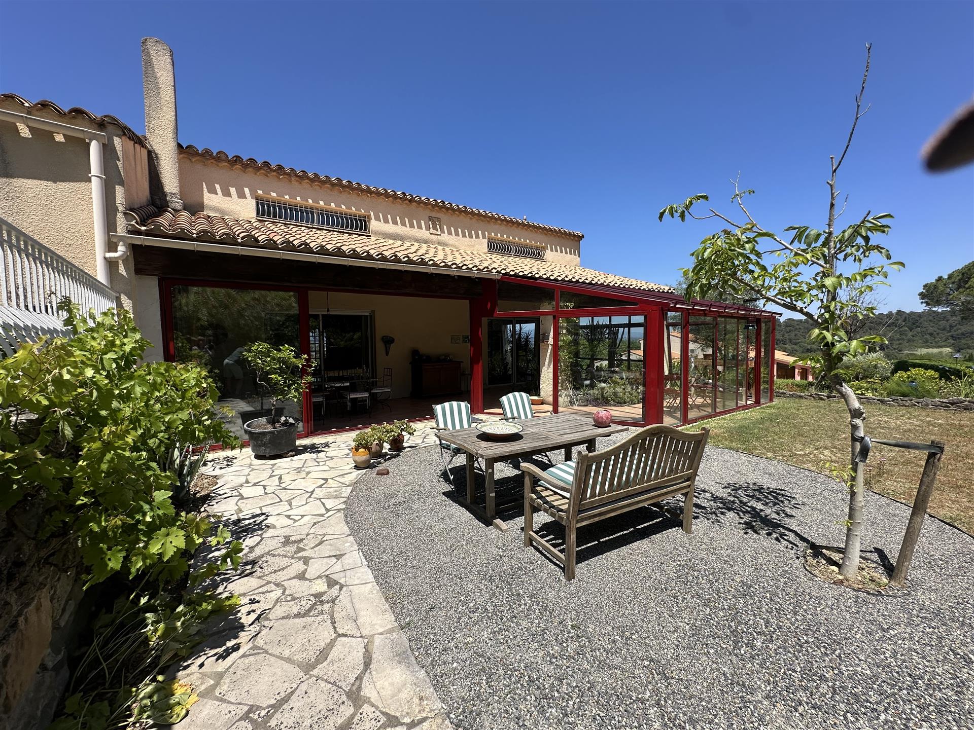 Charming villa with beautiful garden and swimming pool, close to Carcassonne