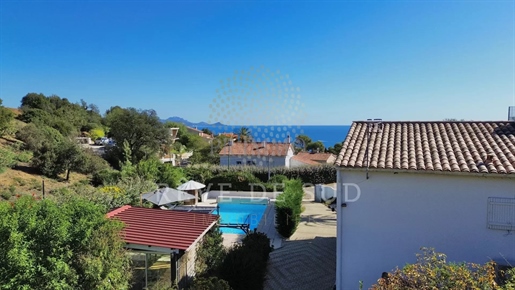 Villa with sea view, swimming pool, pool house, and petanque court.