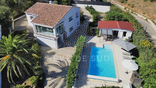 Villa avec vue mer, piscine, pool house et terrain de pétanque