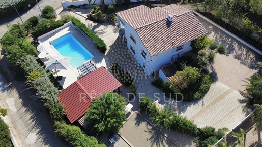 Villa mit Meerblick, Swimmingpool, Poolhaus und Petanque-Platz