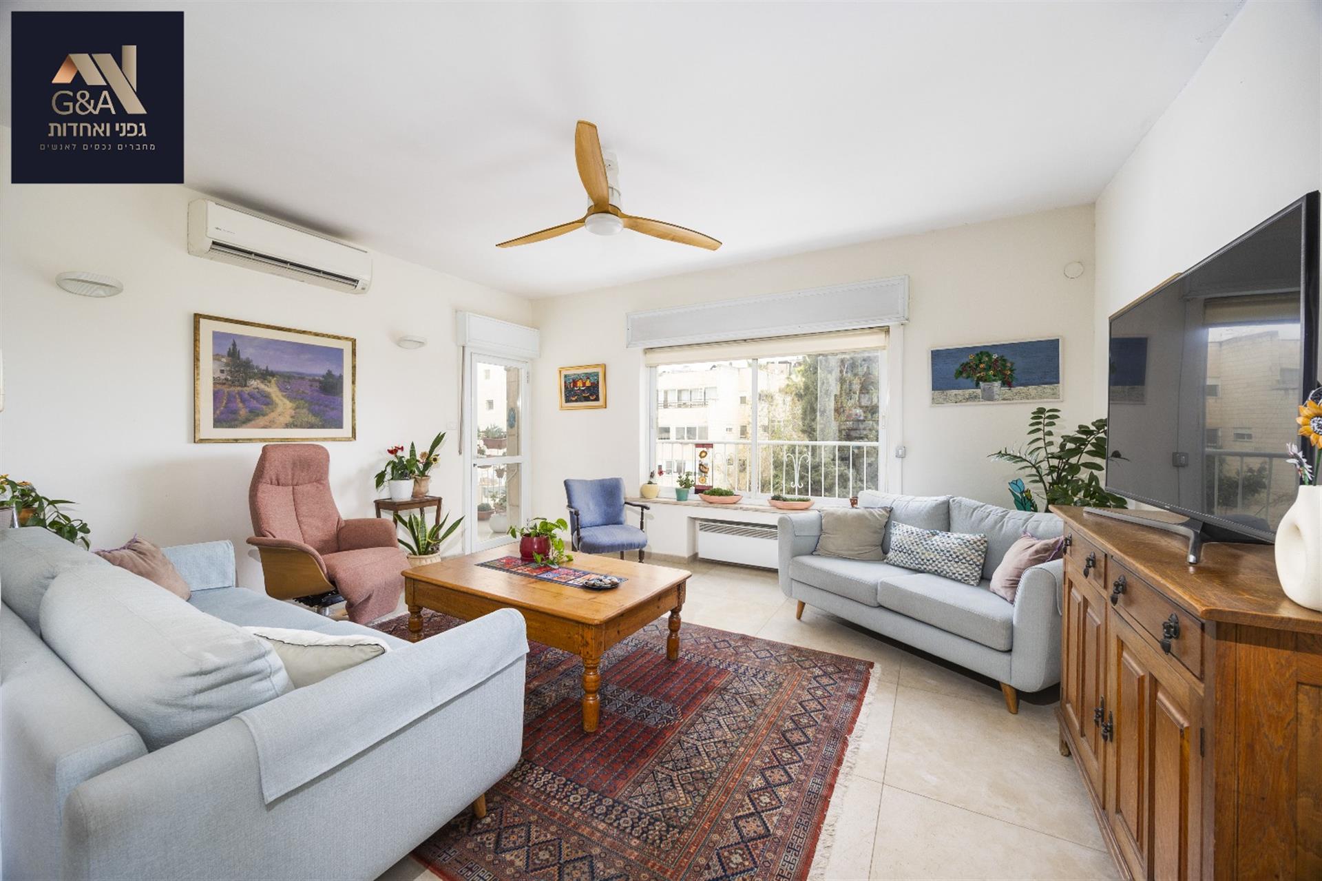 Stunning and spacious 4 bedroom apartment