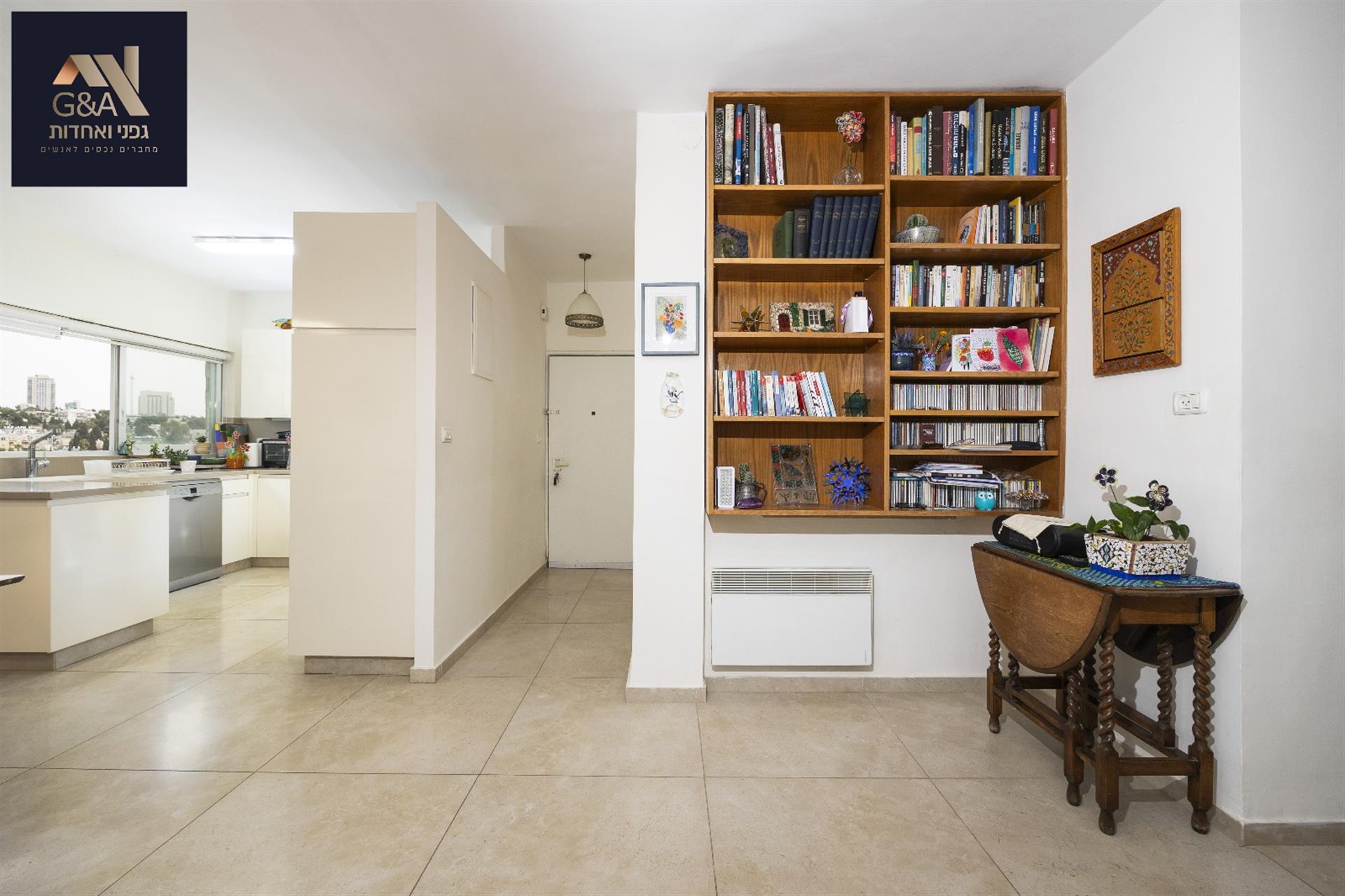 Stunning and spacious 4 bedroom apartment