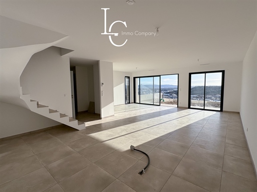 A contemporary villa with a breathtaking panoramic view of the pond of Bages with prestat