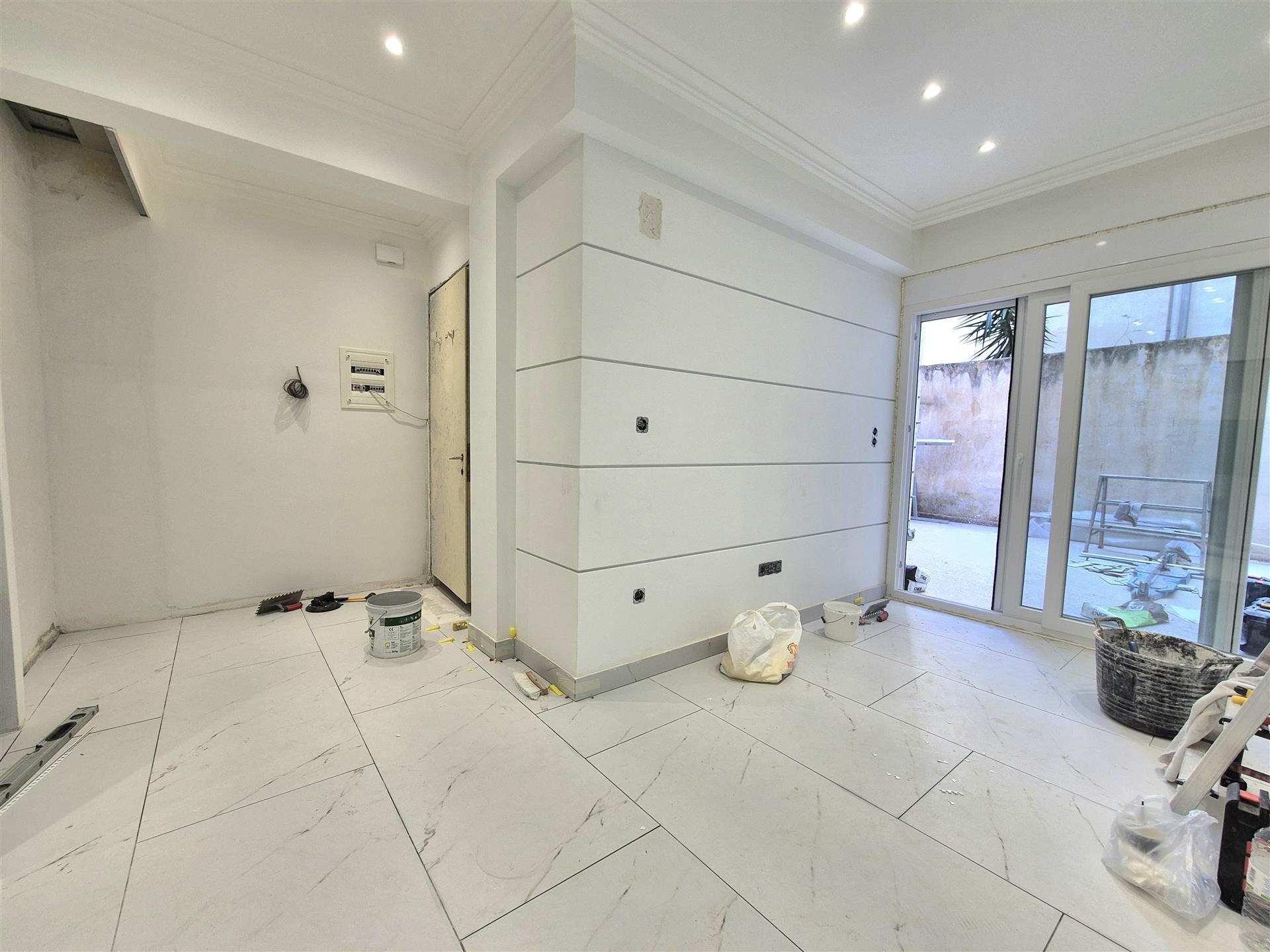 Totalmente renovado w / patio trasero privado
