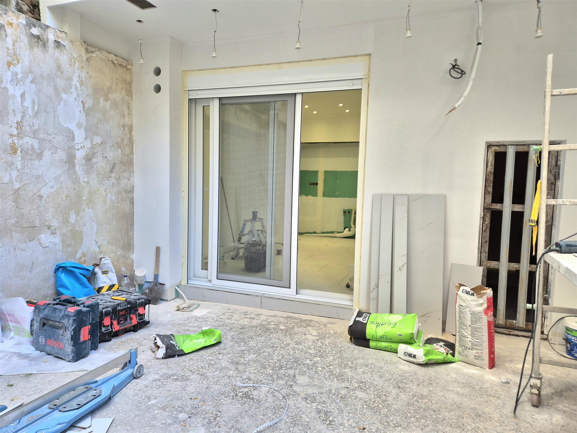 Totalmente renovado w / patio trasero privado