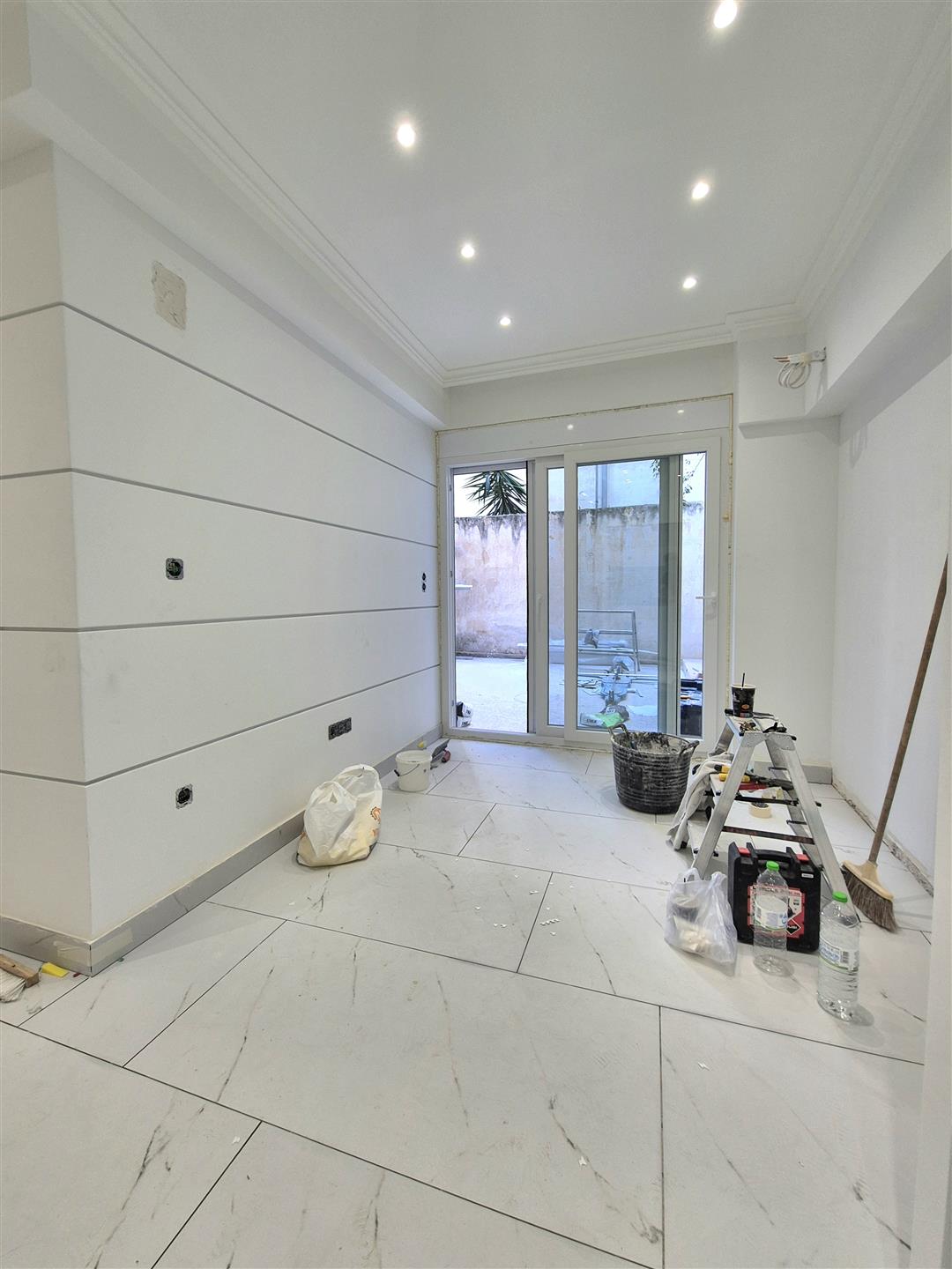 Totalmente renovado w / patio trasero privado