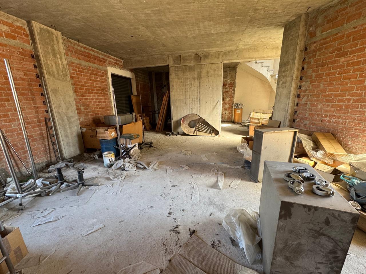 Building for sale in Gkazi-Kerameikos