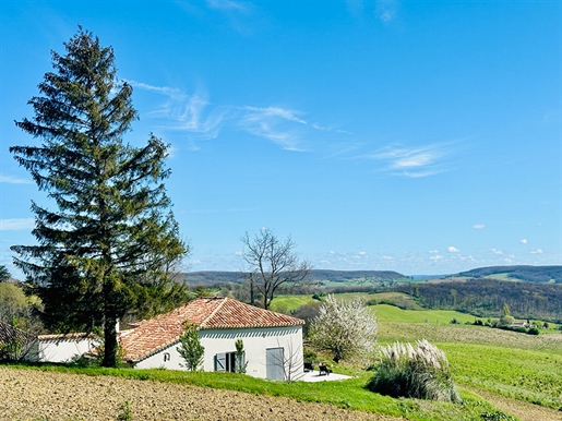 Charming property with house, barn and gîte