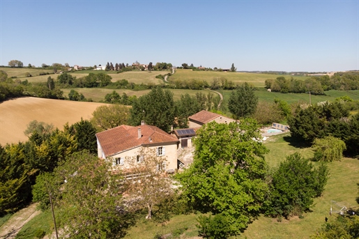 Classic Countryhouse With Outbuildings And 3ha Of Land