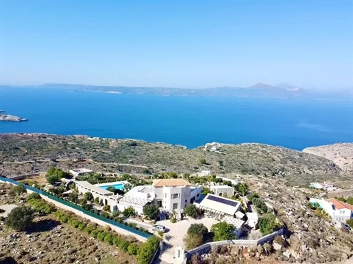 Fantastisk luksusvilla med utrolig udsigt over havet og bjergene til salg