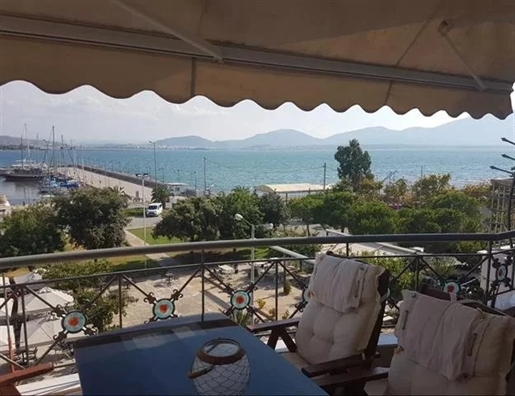 Appartement en bord de mer à vendre à Nea Artaki, île d’Eubée Grèce.