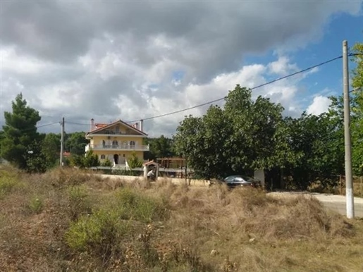Villa constructed in 1992, very strong solid construction with basement 107 sqm ground floor 107 sqm