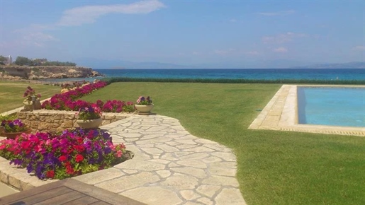 Fantastisk villa till salu i Aigina ön med pool, 3 minuter fron hamnen, 270sq.m, på en tomt på 72