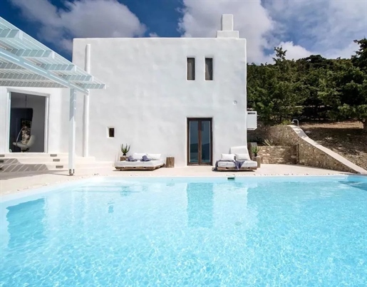 Impressionnante Villa à Paros avec une vue panoramique sur la mer !