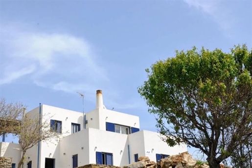 Complex of three independent houses for sale in Kea