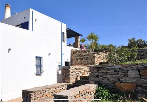 Complex of three independent houses for sale in Kea