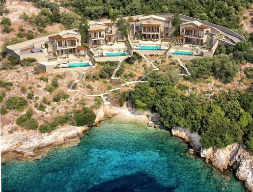 Incroyable villa en pierre avec piscine privée et accès à la plage privée de Syvota.