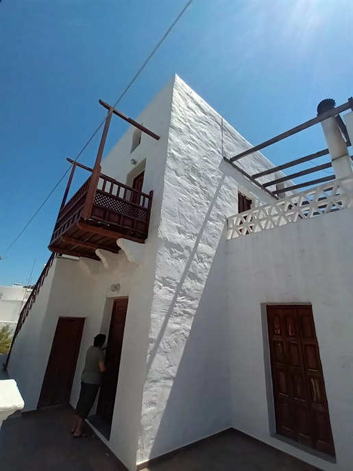 Traditional house, with garden and garage in Skyros 290 sq.m.