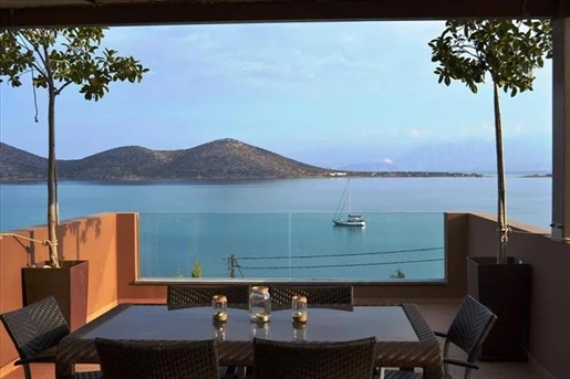 For sale three-storey villa with area of ??260 sq.m on the island of Crete, in Elounda. It has a mag