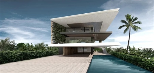 Maison individuelle de luxe à Vouliagmeni, 840 m², très proche de la plage.