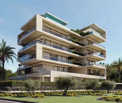 Luxury apartment in Glyfada. 400M from the sea.