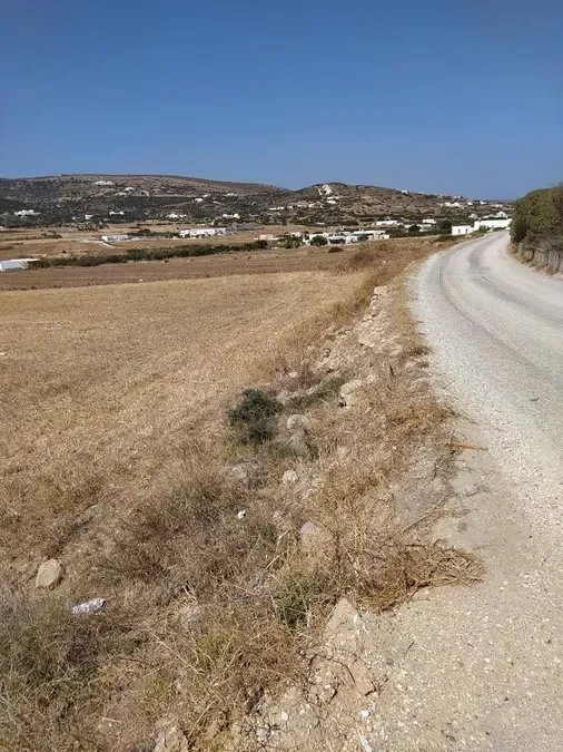 Isterni, Paros:Plot 10.390 m², builds total 4.000 m², for each 1,000 m² there is a building allowanc